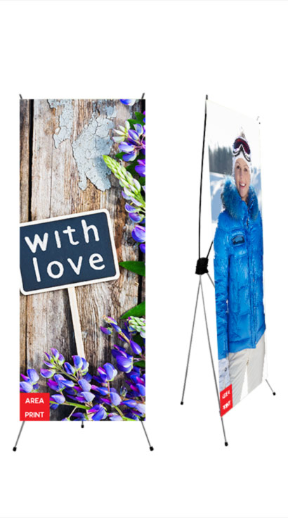 rozłożony x-baner reklamowy z nadrukiem